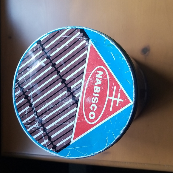 - Vintage oreo tin. Made in NJ - Picture 4 of 5